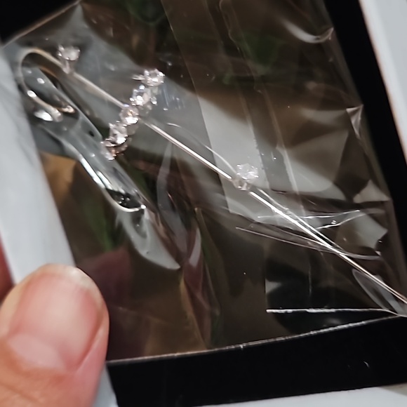 NEW Brazil  Zircon Ear Pin  Still wrapped - Picture 10 of 13